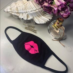 “Lady Fuchsia” fuchsia lips face mask